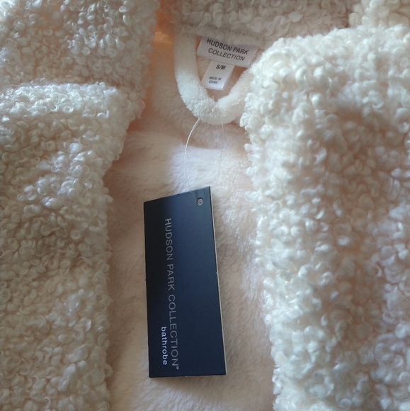 Hudson Park CollectionFaux Sherpa Robe. 100% Exclusively Bloomingdales in Natur - Picture 2 of 7